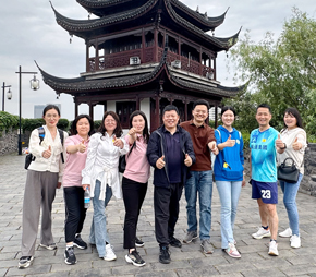 环护城河徒步，不仅锻炼了身体，放松了心情，加深了同事间的默契与感情，更是感受到了团队带来的陪伴与力量，展现了星空网·官方端网站_星空（中国）
人的青春和活力，同时，引导大家养成良好的运动习惯，以更加饱满的精神状态，勇毅前行，为公司高质量发展蓄势赋能。